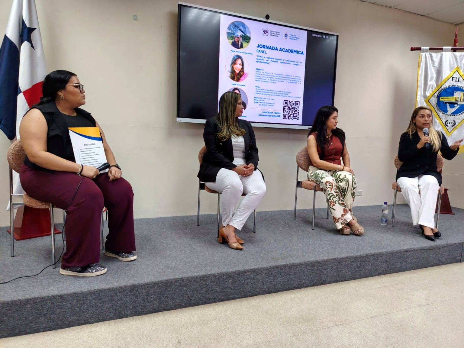 Jornada académica en la Facultad de Ingeniería Industrial de la Universidad Tecnológica de Panamá, mayo de 2026